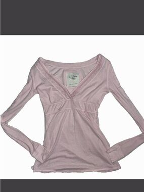 RARE Abercrombie & Fitch Light Pink Long-Sleeve V-Neck Top